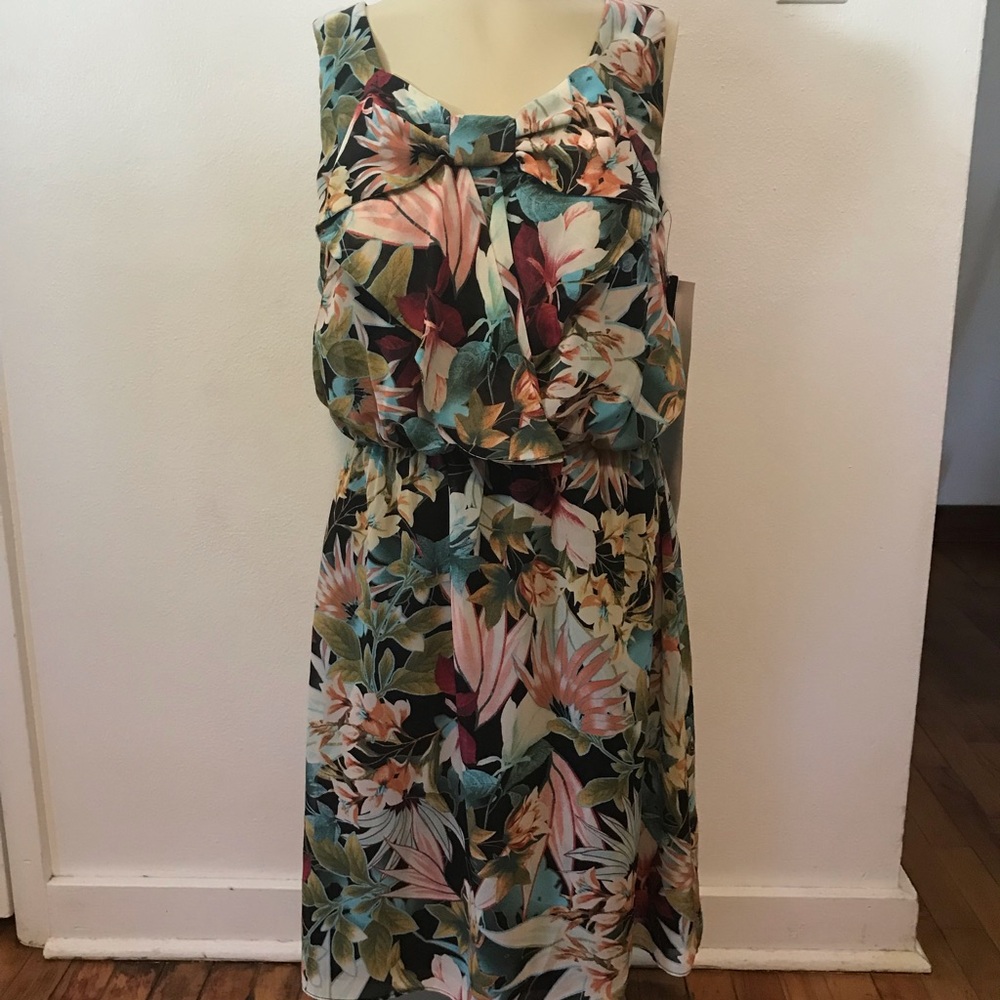 AGB tropical print lined blouson dress. NWT. Size 6.